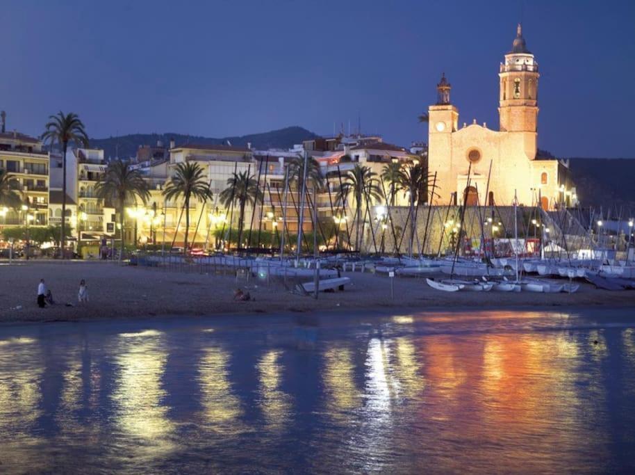 Marina Beach Aiguadolc Сиджес Экстерьер фото